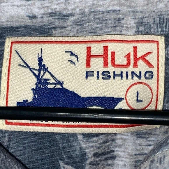 HUK FISHING MENS SIZE LARGE Gray Casual Button Down Shirt FISH DESIGN CLEAN - Picture 3 of 13